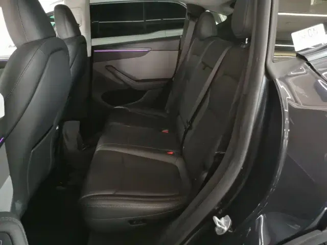 Tesla Model Y — Фото автомобиля 16