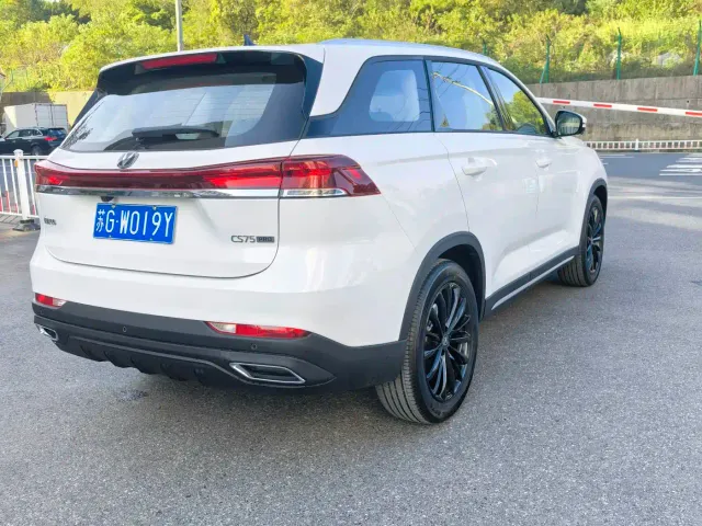 Changan CS75 — Фото автомобиля 3