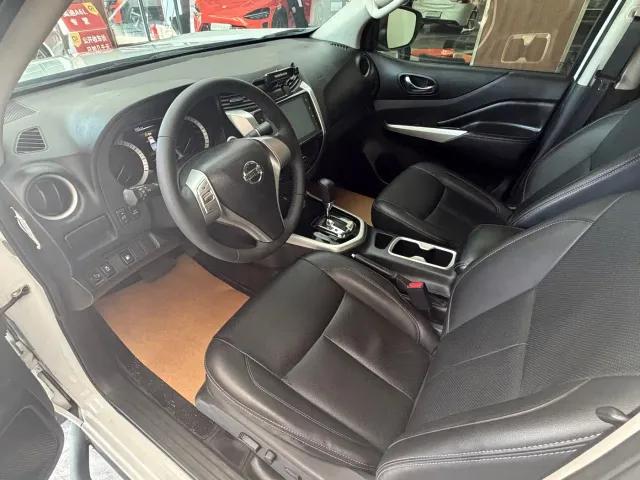Nissan Navara — Фото автомобиля 8
