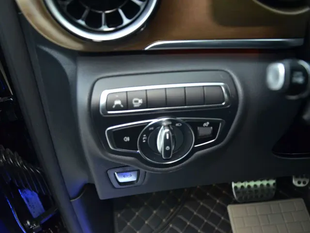 Mercedes-Benz V-Class — Фото автомобиля 12