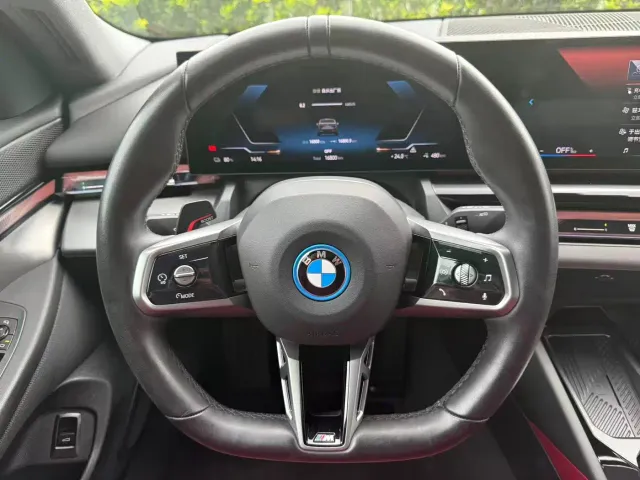 BMW i5 — Фото автомобиля 8