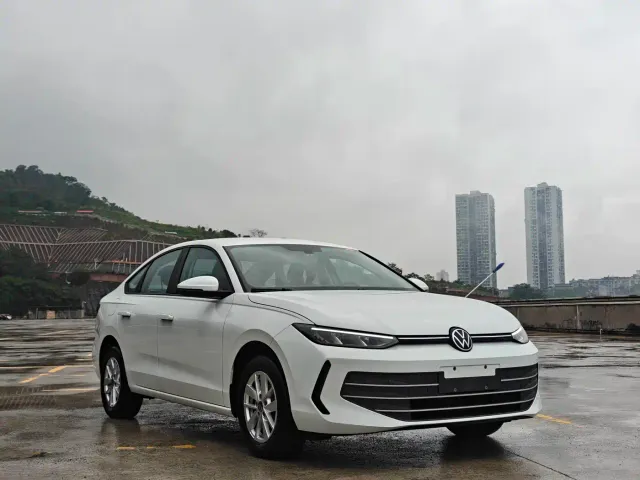 Volkswagen Lavida — Фото автомобиля 4