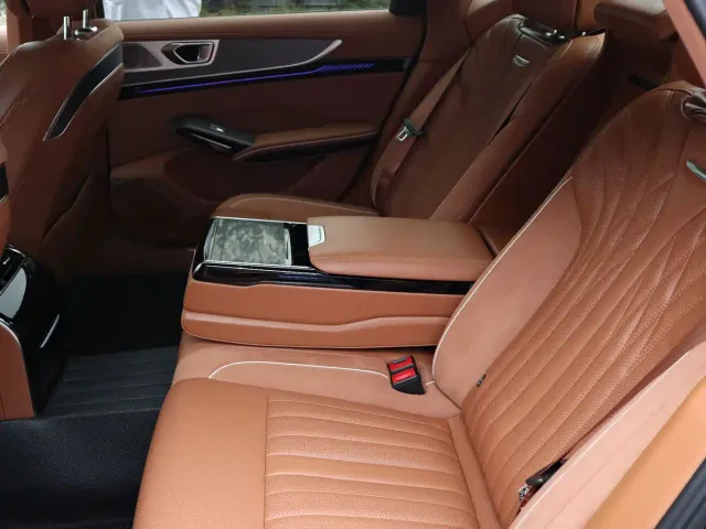 Hongqi H9 — Фото автомобиля 20
