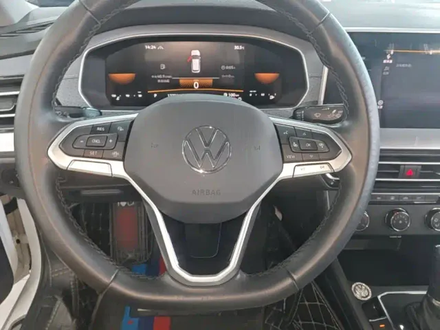 Volkswagen Lavida — Фото автомобиля 10