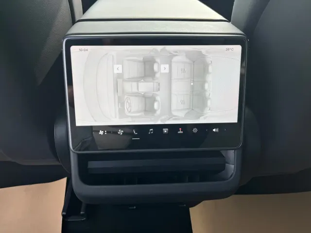 Tesla Model 3 — Фото автомобиля 17