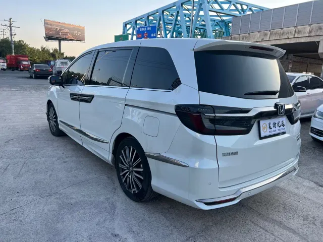 Honda Elysion — Фото автомобиля 8