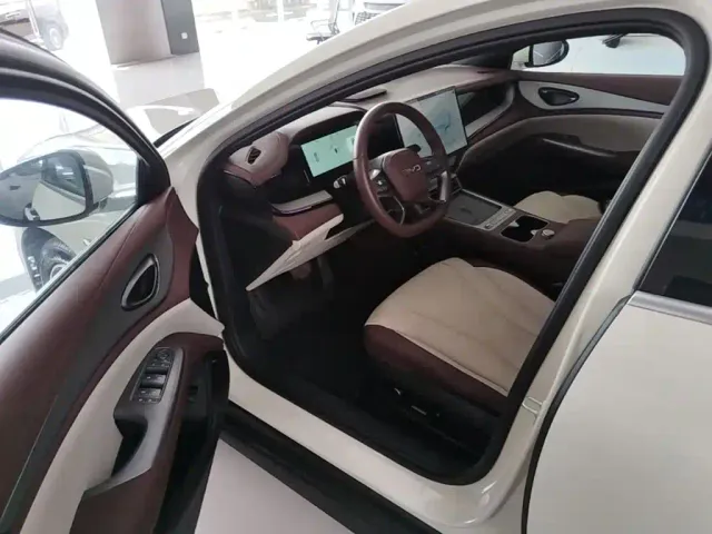 BYD Seal 07 DM-i — Фото автомобиля 15