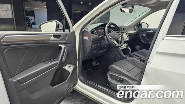 Volkswagen Tiguan — Фото автомобиля 10