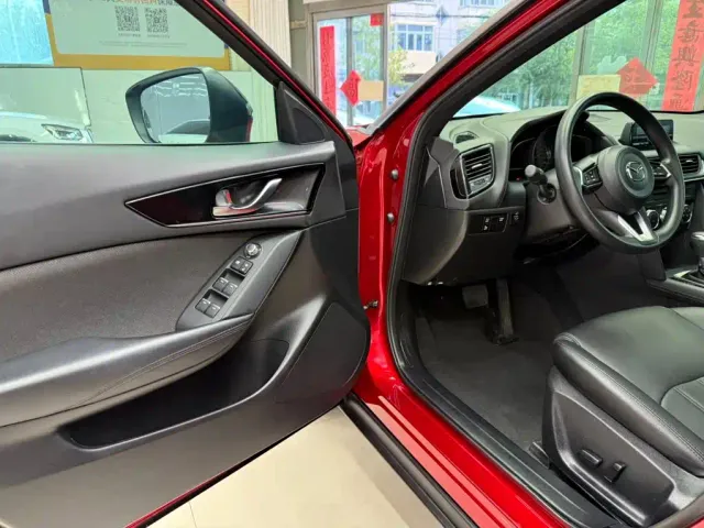 Mazda CX-4 — Фото автомобиля 8