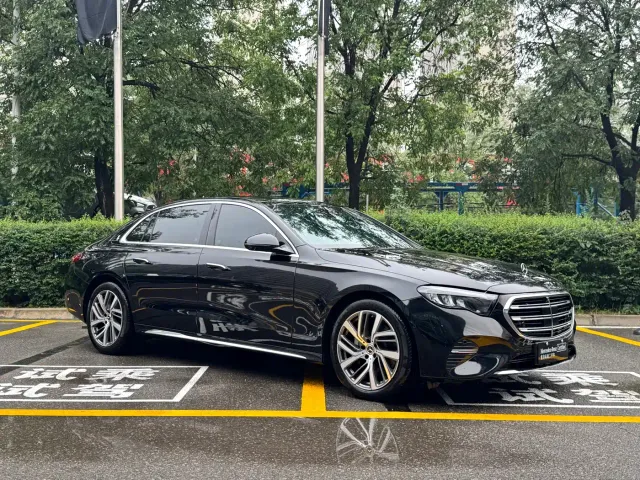 Mercedes-Benz E-Class — Фото автомобиля 3