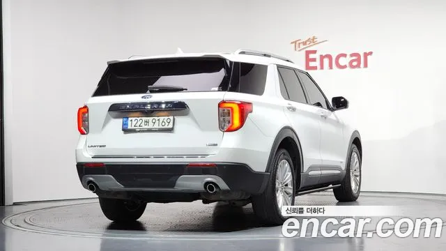 Ford Explorer — Фото автомобиля 2