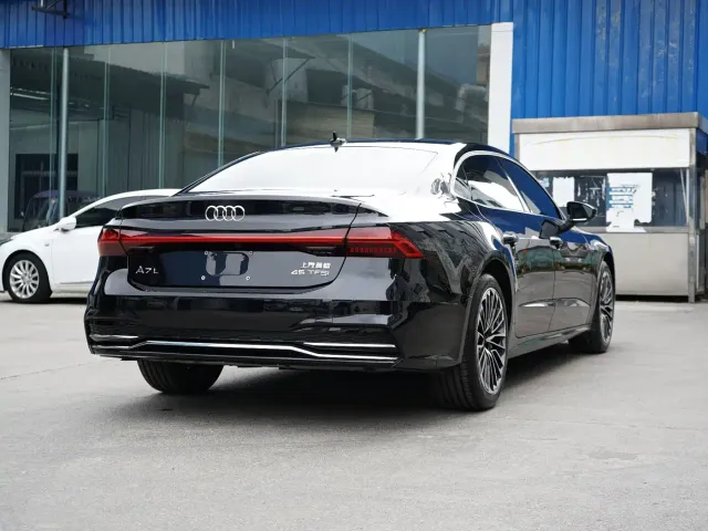 Audi A7L — Фото автомобиля 10