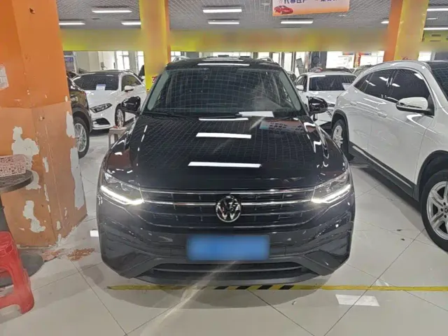 Volkswagen Tiguan L — Фото автомобиля 2