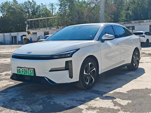 Фотография автомобиля — Geely Galaxy L6