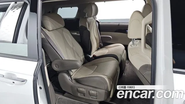 Kia Carnival Generation 4 — Фото автомобиля 17
