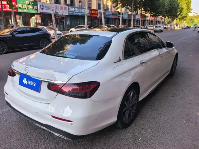 Mercedes-Benz E-Class — Фото автомобиля 3