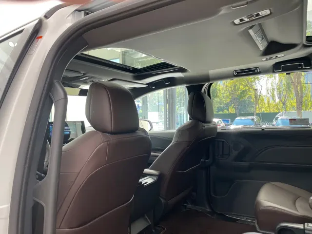 Toyota Granvia — Фото автомобиля 14