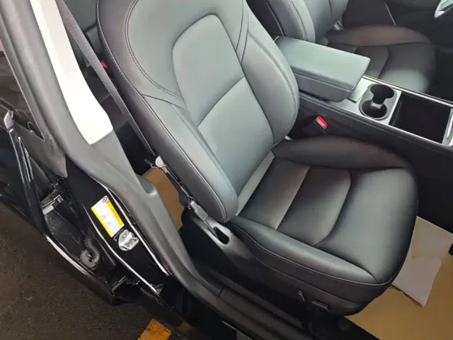 Tesla Model Y — Фото автомобиля 24