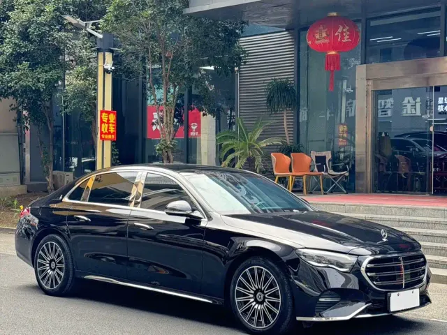 Mercedes-Benz E-Class — Фото автомобиля 3