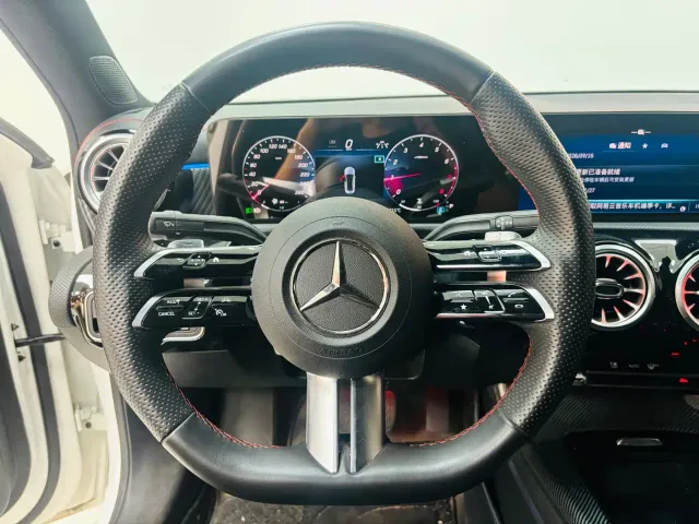 Mercedes-Benz A-Class — Фото автомобиля 12