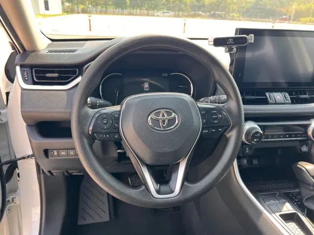 Toyota RAV4 — Фото автомобиля 15