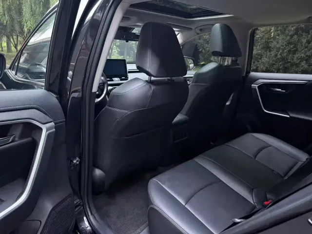Toyota RAV4 — Фото автомобиля 7