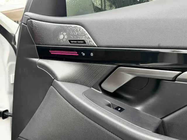 BMW 5 Series — Фото автомобиля 10