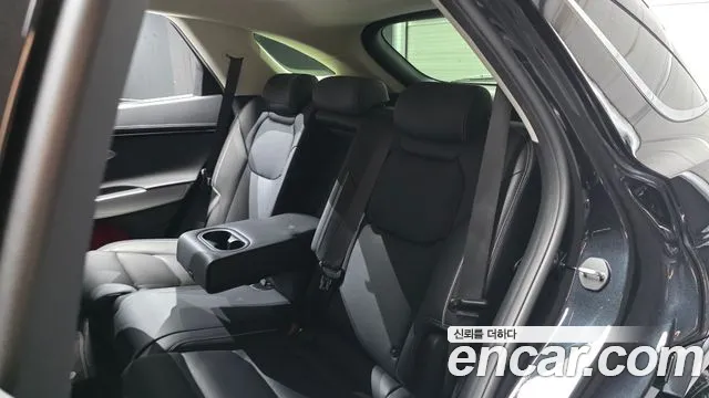Genesis GV70 2.5T Бензин AWD — Фото автомобиля 8
