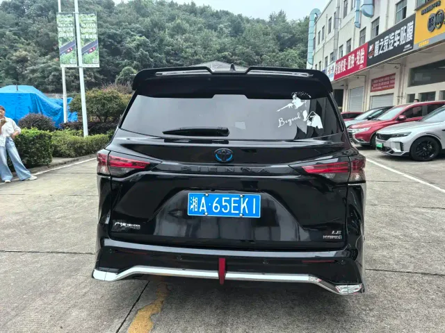Toyota Sienna — Фото автомобиля 10