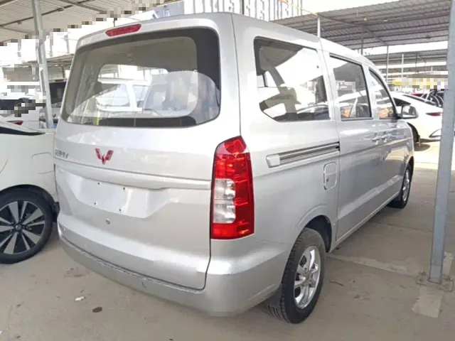 Wuling Hongguang V — Фото автомобиля 6