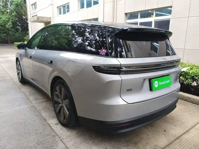 Li Auto i8 — Фото автомобиля 4