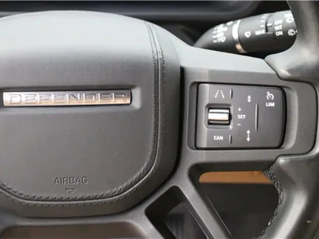 Land Rover Defender — Фото автомобиля 26