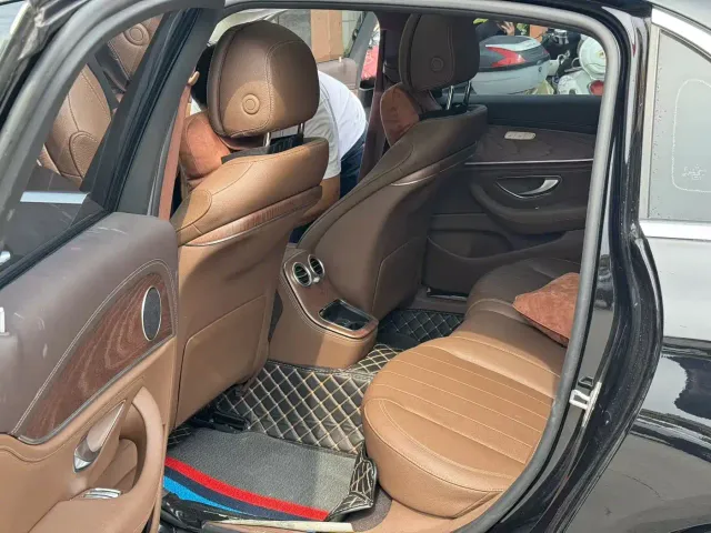 Mercedes-Benz E-Class — Фото автомобиля 5