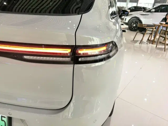 Leapmotor C10 — Фото автомобиля 7