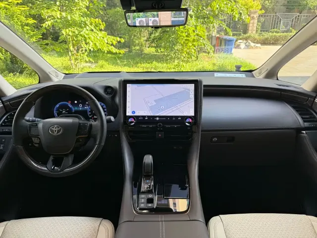 Toyota Alphard — Фото автомобиля 11
