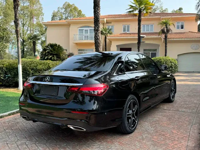 Mercedes-Benz E-Class — Фото автомобиля 4