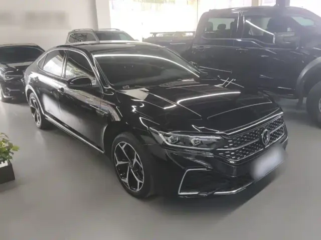 Volkswagen Passat — Фото автомобиля 3