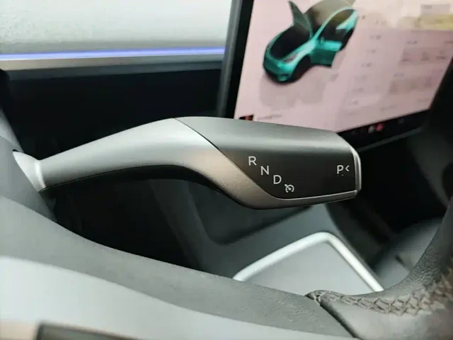 Tesla Model Y — Фото автомобиля 13