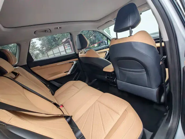 Geely Boyue L — Фото автомобиля 9