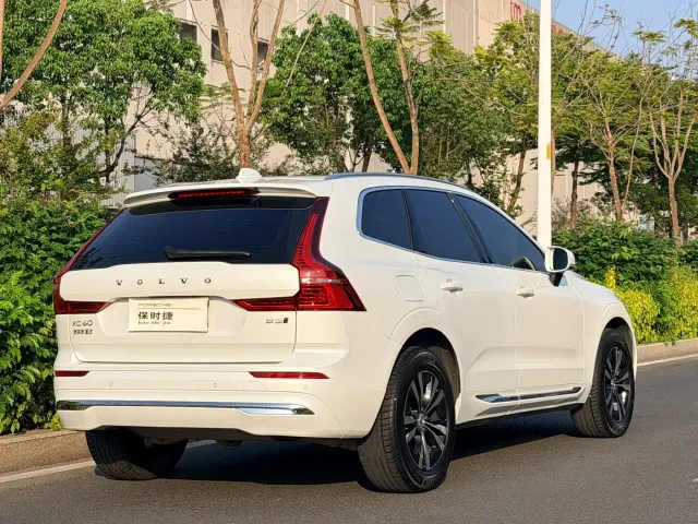 Volvo XC60 — Фото автомобиля 7