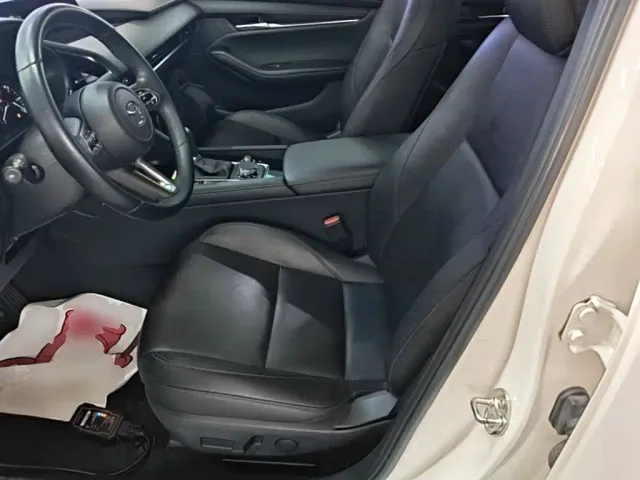 Mazda Axela — Фото автомобиля 14