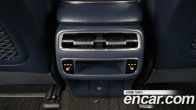 Genesis GV70 — Фото автомобиля 25