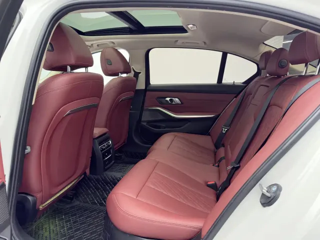 BMW 3 Series — Фото автомобиля 13