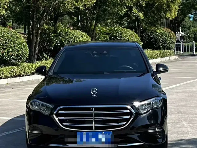 Mercedes-Benz E-Class — Фото автомобиля 2