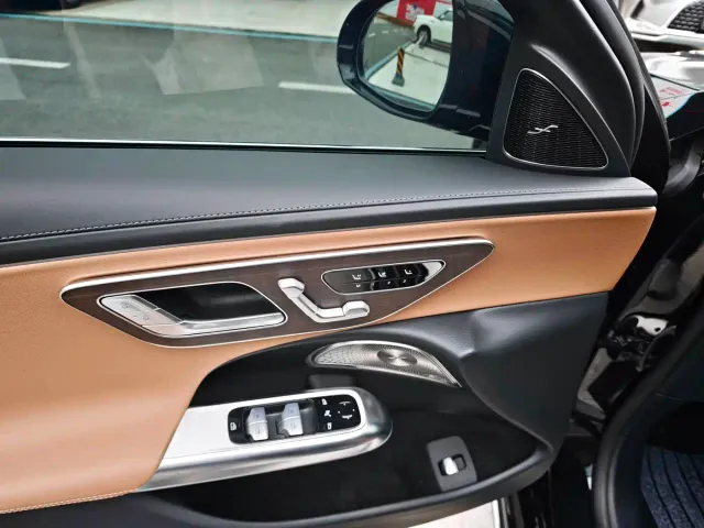 Mercedes-Benz E-Class — Фото автомобиля 7