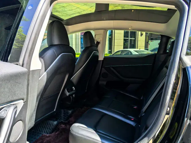 Tesla Model Y — Фото автомобиля 5