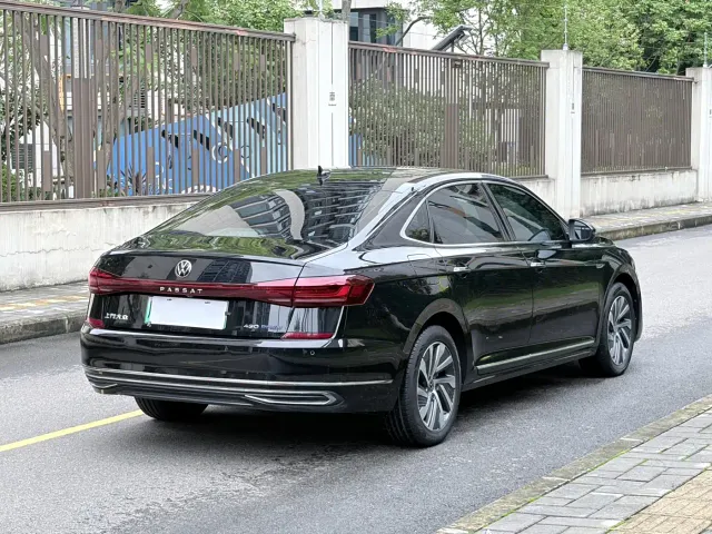 Volkswagen Passat — Фото автомобиля 7