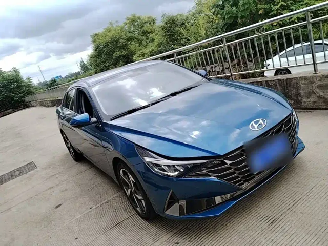 Hyundai Elantra — Фото автомобиля 3