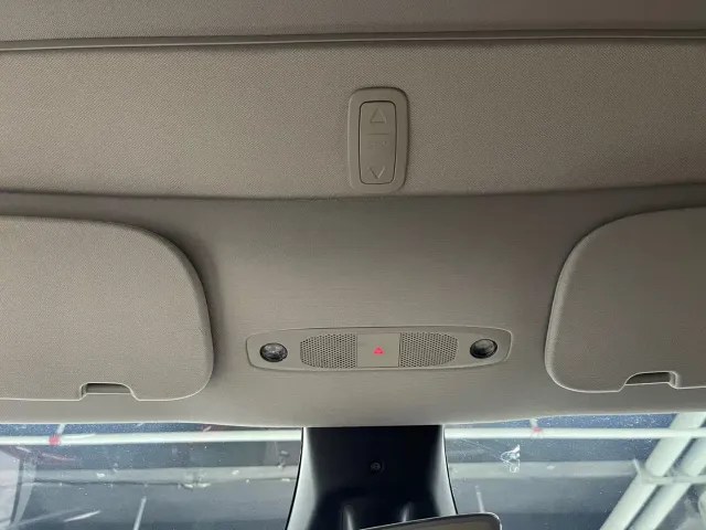 Tesla Model Y — Фото автомобиля 11