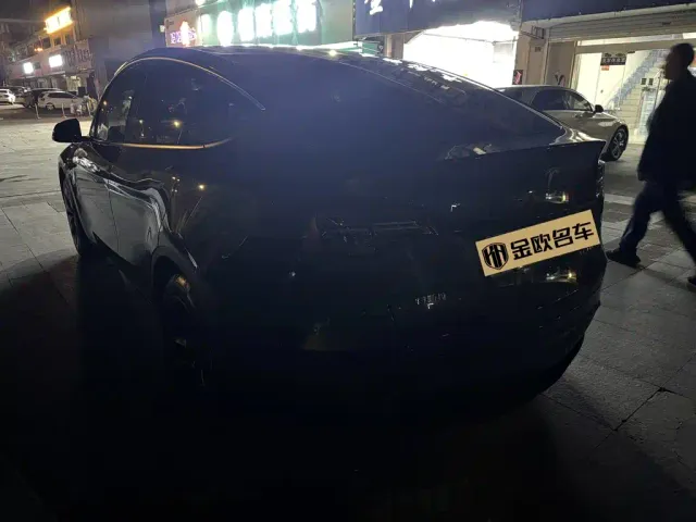 Tesla Model Y — Фото автомобиля 7